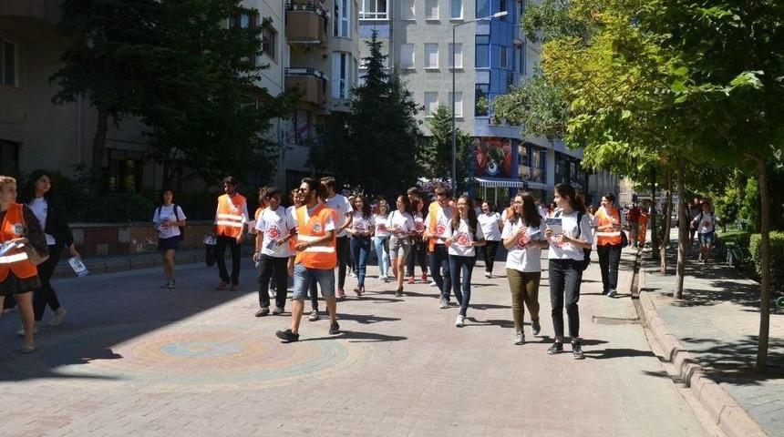 Aıesec &Ouml;ğrencilerinden &Ouml;rnek Davranış