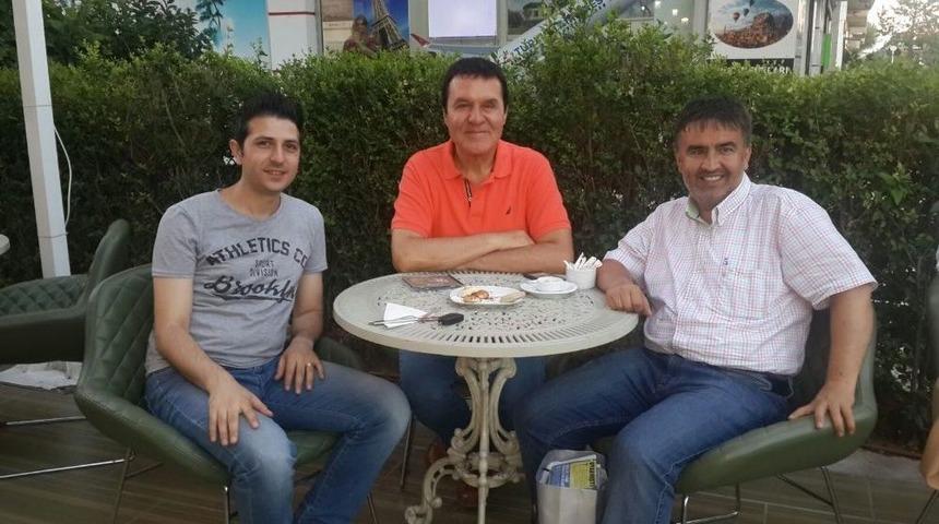 Cenk Yeni Alb&uuml;m&uuml;n&uuml; Tanıtmaya Devam Ediyor