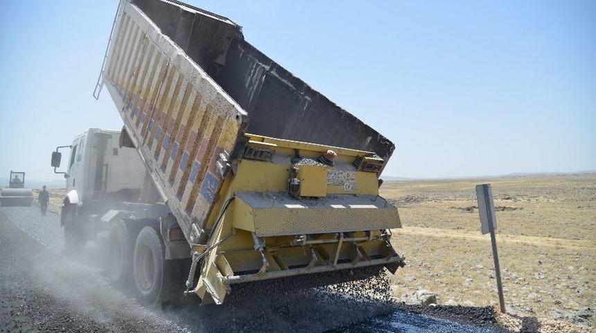 Ergani&rsquo;de 12 Kırsal Mahallenin Yolları Yenilendi