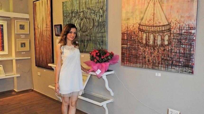 Paris’te Altın Madalya Kazanan Ressam Eserleriyle Alaçatı’da