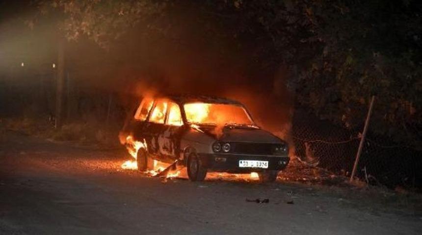 Park Halindeki Otomobil Yandı