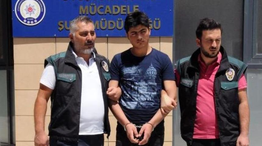 İranlı Gencin Midesinden 1 Kilo Eroin &Ccedil;ıktı