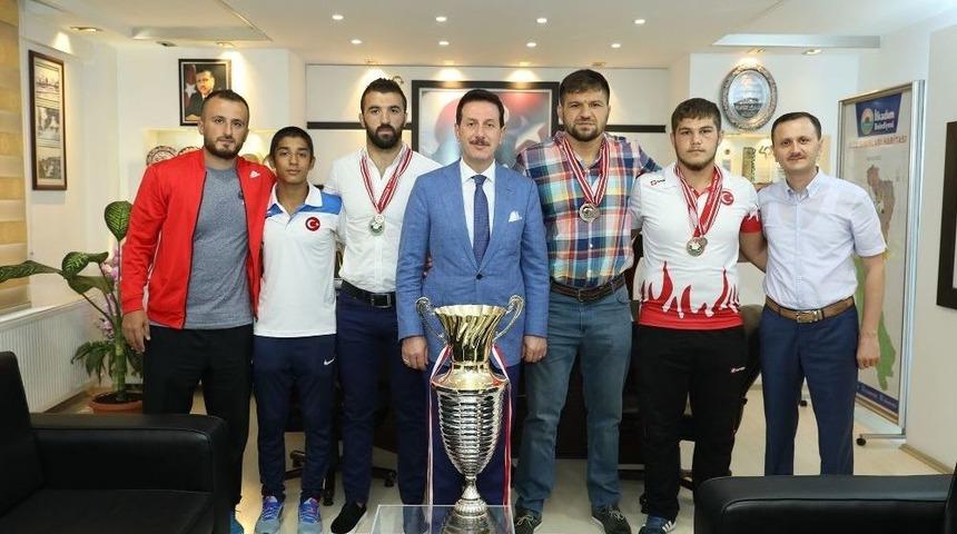 İlkadım&rsquo;ın Pehlivanları