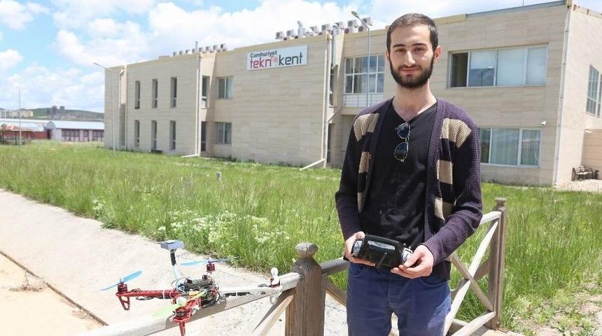 &Uuml;niversite &Ouml;ğrencisi &rsquo;drone&rsquo; &Uuml;retti