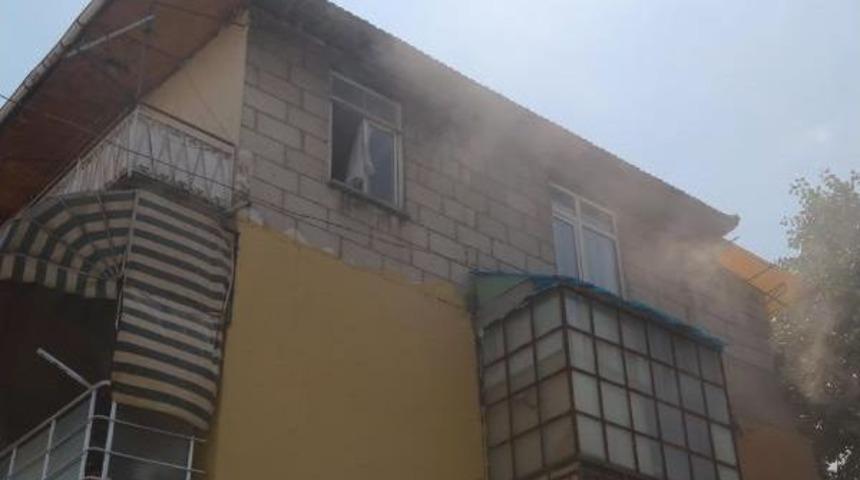 İzmit'te Bir Ev Elektrik Kontağından Yandı