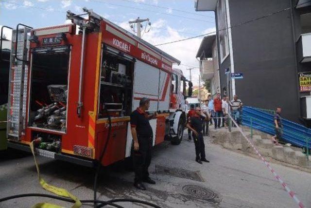 İzmit'te Bir Ev Elektrik Kontağından Yandı