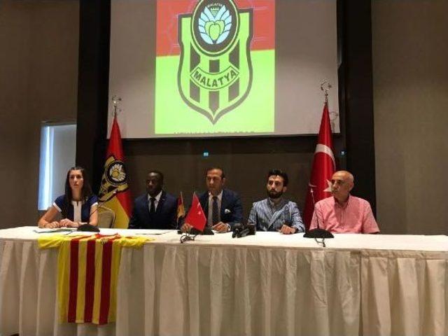 Yeni Malatyaspor'da Aly Cissokho Imzayı Attı