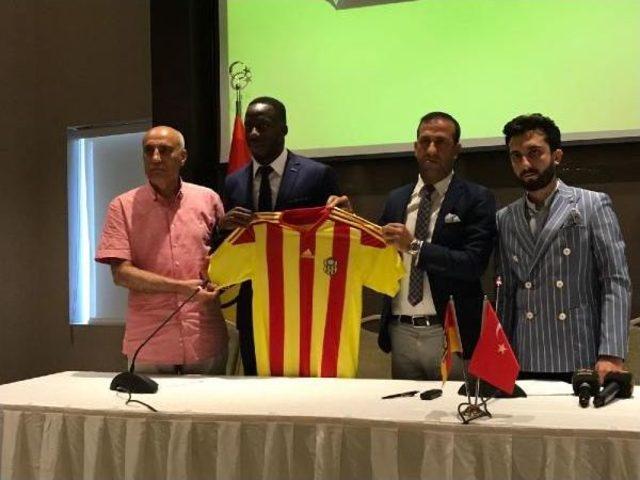 Yeni Malatyaspor'da Aly Cissokho Imzayı Attı