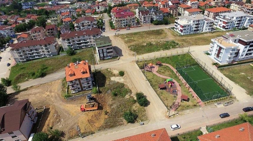 Başiskele&rsquo;de Yol &Ccedil;alışmalarına 10 Bin Ton Asfalt