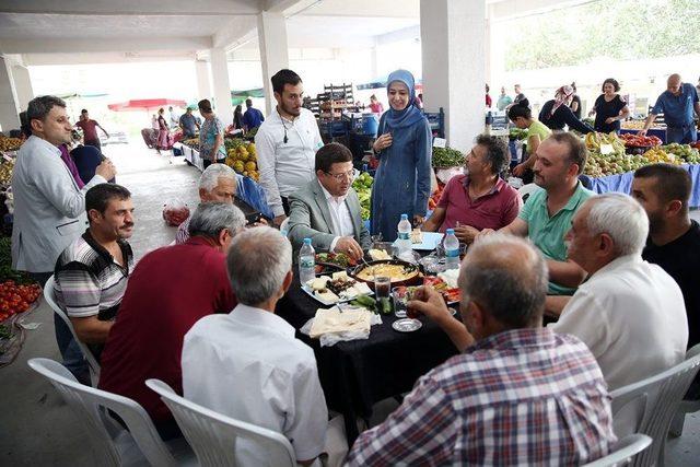 Başkan Subaşıoğlu, Pazar Esnafıyla Bir Araya Geldi