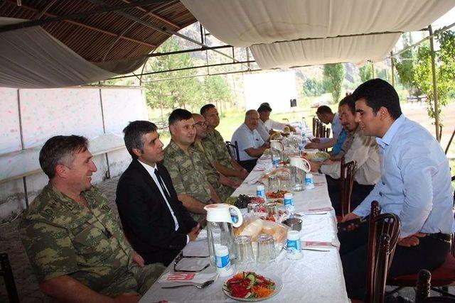 Kaymakam Turan’dan Oltu Garnizon Komutanı Yarbay Yıldız’a Veda Yemeği