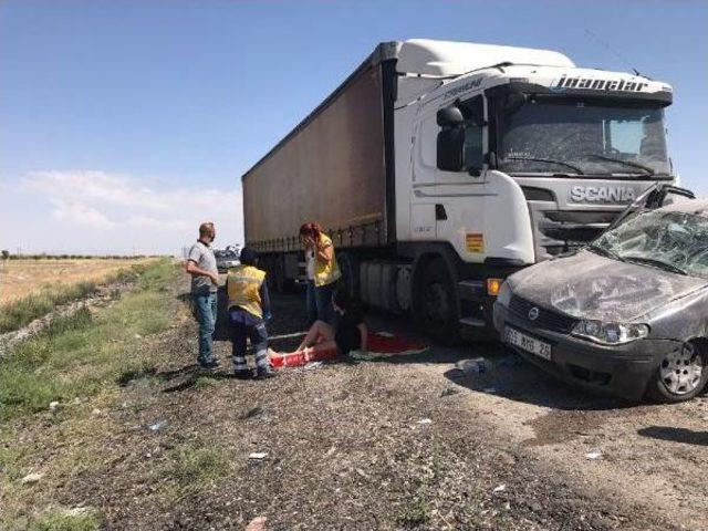 Konya'da Otomobil Tır'a Çarptı: 3 Yaralı