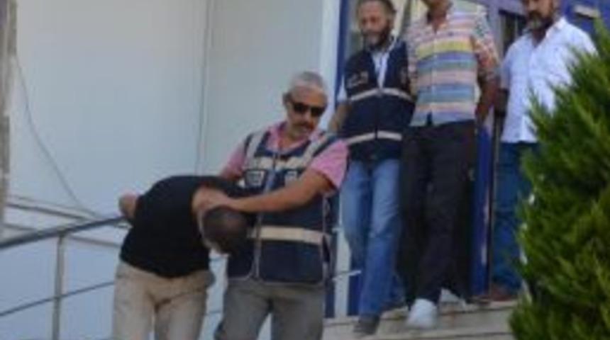 Ka&ccedil;ırıp, 2 Bin Lirası Ve Cep Telefonunu Gasp Ettiler