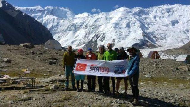 Türk Dağcılar Korjenevskaya Dağı’Na Tırmandı