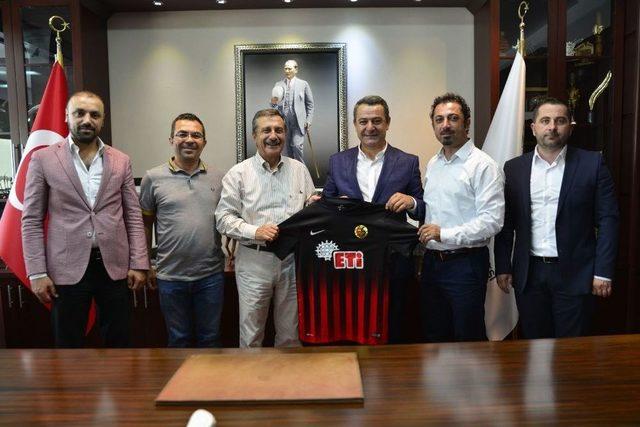 Eskişehirspor Yönetiminden Başkan Ataç’a Ziyaret 1