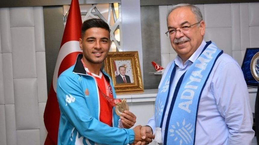 Şampiyonluk Kupasını Başkan Kutlu&rsquo;ya Verdi.