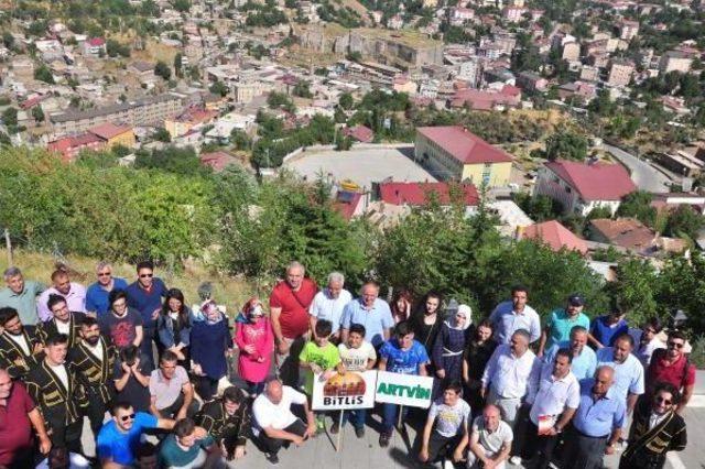 Artvinliler Kardeş Şehirler Projesiyle Bitlis'i Gezip, Horon Tepti