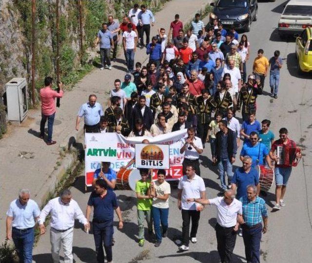 Artvinliler Kardeş Şehirler Projesiyle Bitlis'i Gezip, Horon Tepti