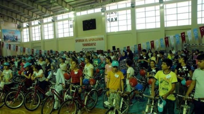 Gaziantep'te Başarılı 3500 Öğrenciye Bisiklet