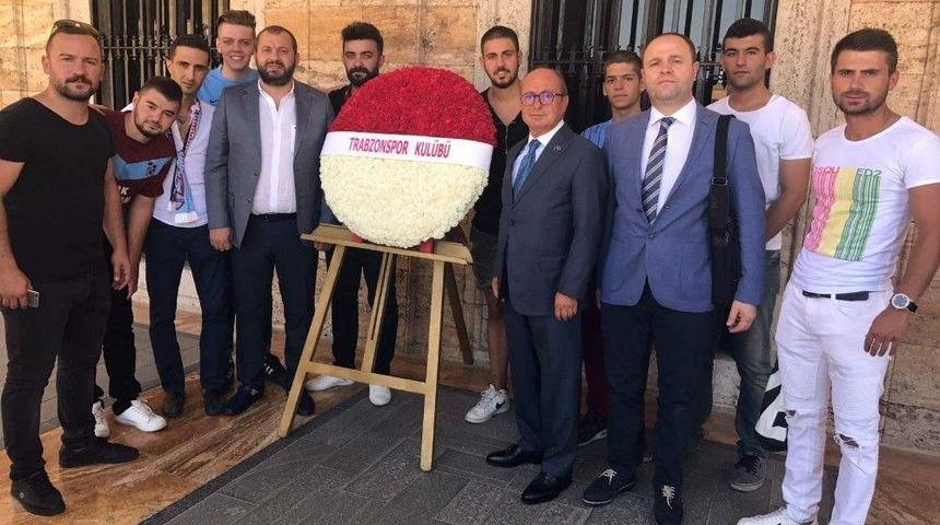 Trabzonspor Y&ouml;netim Kurulu Anıtkabir&rsquo;i Ve 15 Temmuz Şehitler Anıtı&rsquo;nı Ziyaret Etti