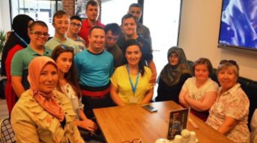 Down Cafe’de Glütensiz Ürünler Satılıyor