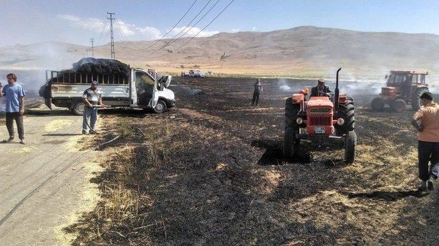 Antalya’da 1 Kamyonet, 70 Balya İle 22 Dönüm Arpa Ve Buğday Tarlası Yandı