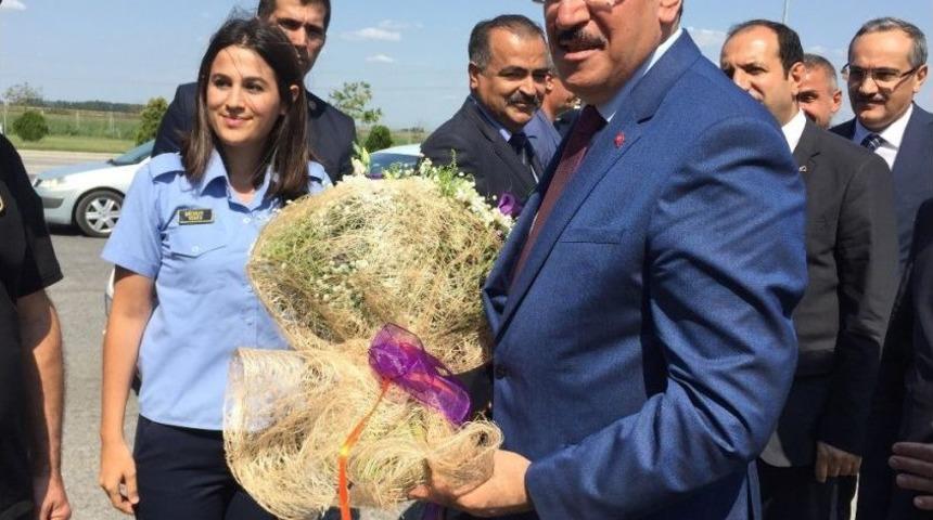 G&uuml;mr&uuml;k Bakanı T&uuml;fenkci, İpsala G&uuml;mr&uuml;k Kapısı&rsquo;nda İncelemelerde Bulundu