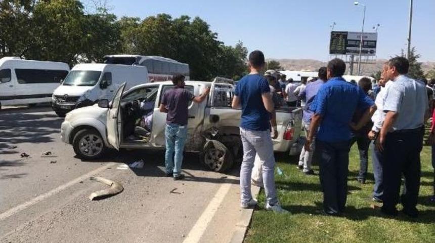 Elazığ&rsquo;Da Zincirleme Kaza: 8 Yaralı