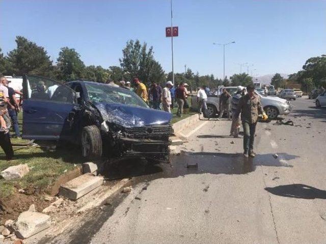 Elazığ’Da Zincirleme Kaza: 8 Yaralı