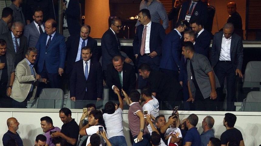 Cumhurbaşkanı Erdoğan, Başakşehir&rsquo;in Şampiyonlar Ligi Heyecanına Ortak Oldu