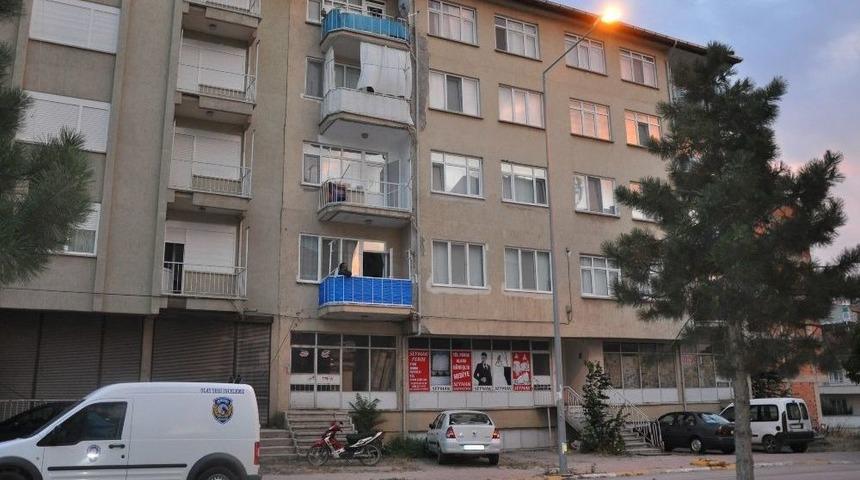 4. Katın Penceresinden D&uuml;şen Hemşire Hayatını Kaybetti