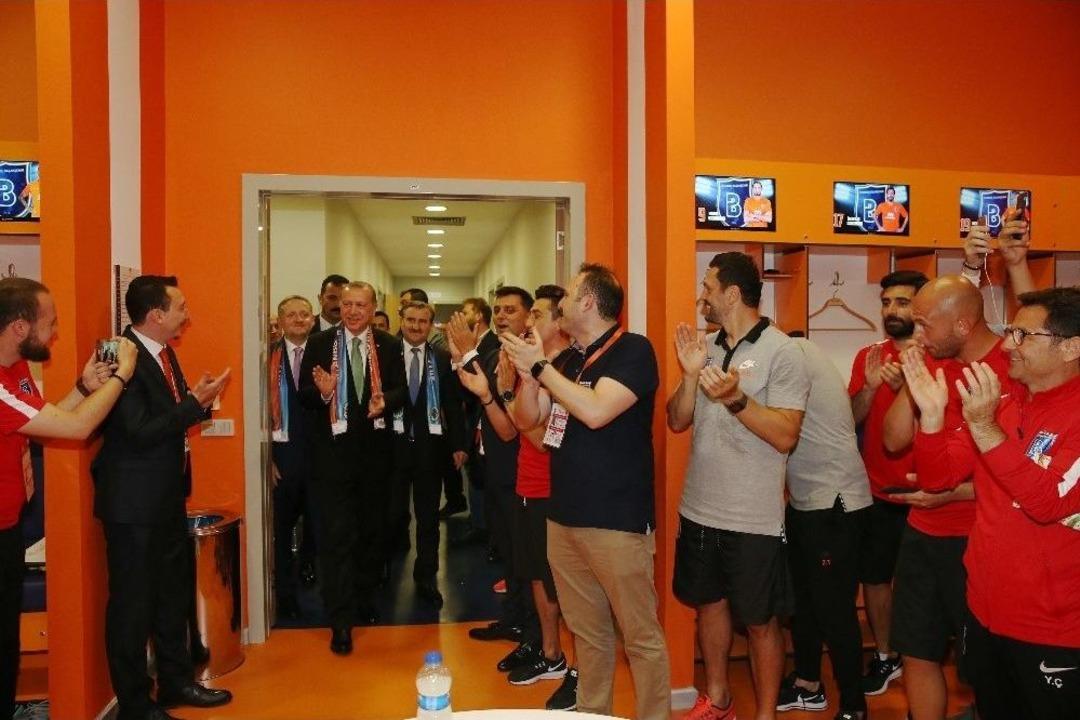 Cumhurbaşkanı Recep Tayyip Erdoğan&rsquo;dan Futbolculara Tebrik