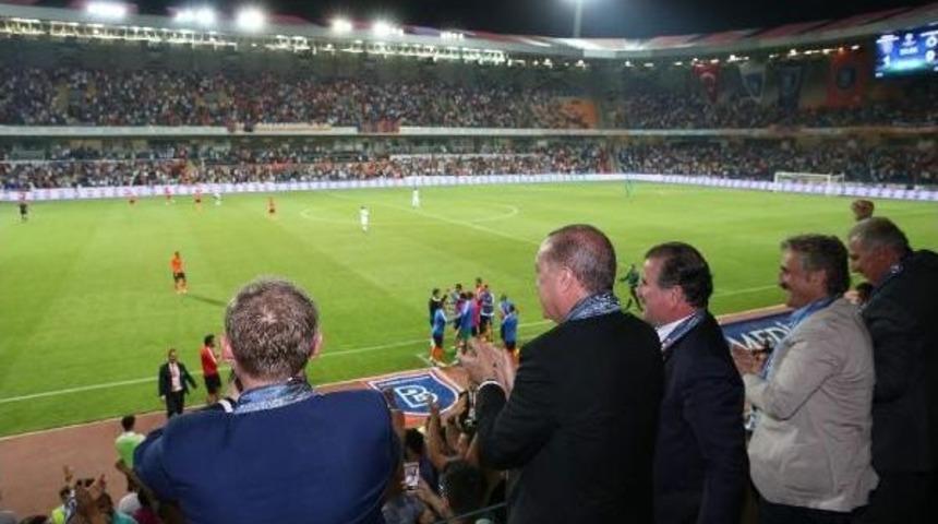 Cumhurbaşkanı Erdoğan, Başakşehir Ma&ccedil;ını Izledi