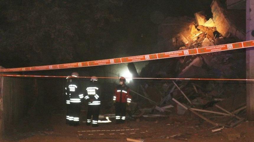 Diyarbakır’da Dün Tahliye Edilen Bina Çöktü