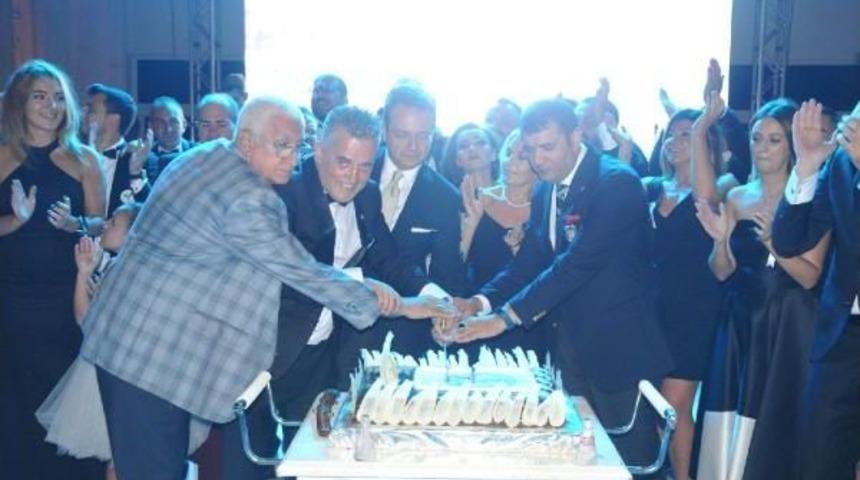 İzmit Beşiktaşlılar Derneği Şampiyonluğu Kutladı