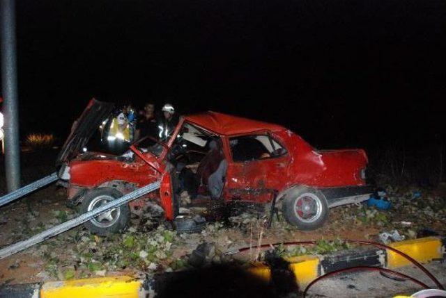 Kastamonu'da Otomobil Ile Ticari Araç Çarpıştı; 2 Ölü, 6 Yaralı