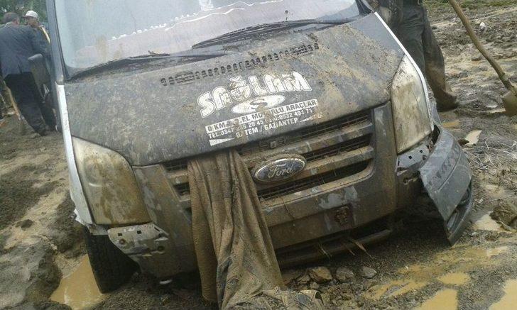 Yüksekova’da Yağış Sele Neden Oldu G4