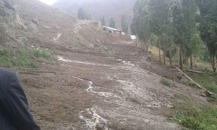 Yüksekova’da Yağış Sele Neden Oldu G1