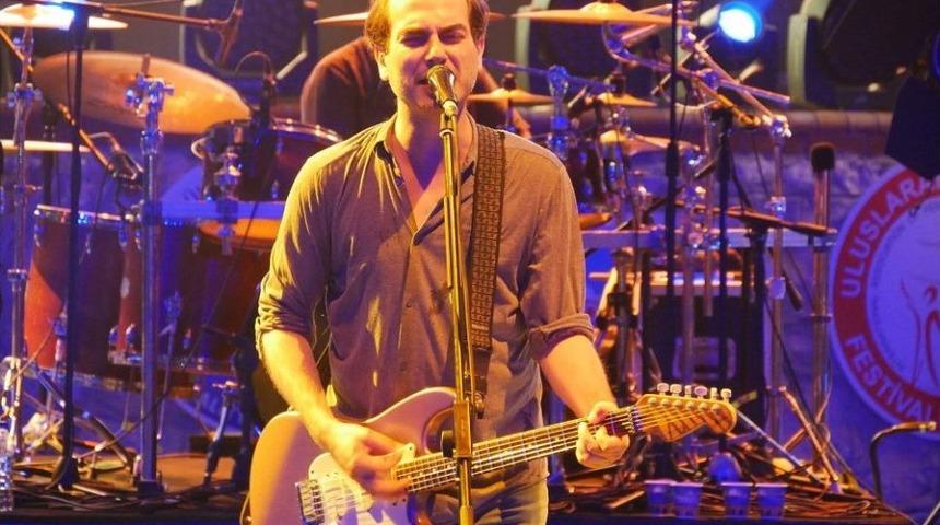 B&uuml;y&uuml;k&ccedil;ekmece&rsquo;de Festival Coşkusu Mor Ve &Ouml;tesi&rsquo;yle Devam Etti