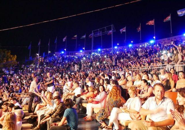 Büyükçekmece’de Festival Coşkusu Mor Ve Ötesi’yle Devam Etti