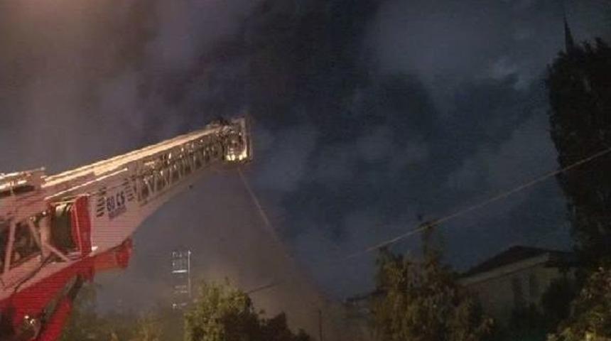 Ataşehir'de Gecekonduda Yangın Paniği