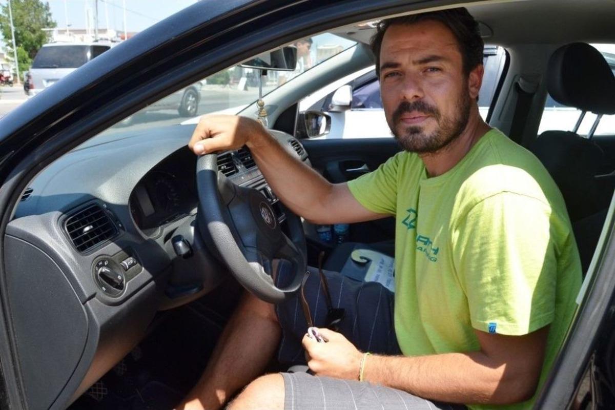 Gen&ccedil; Kızların Sevgilisi Yakışıklı Oyuncuya &Ccedil;irkin Saldırı