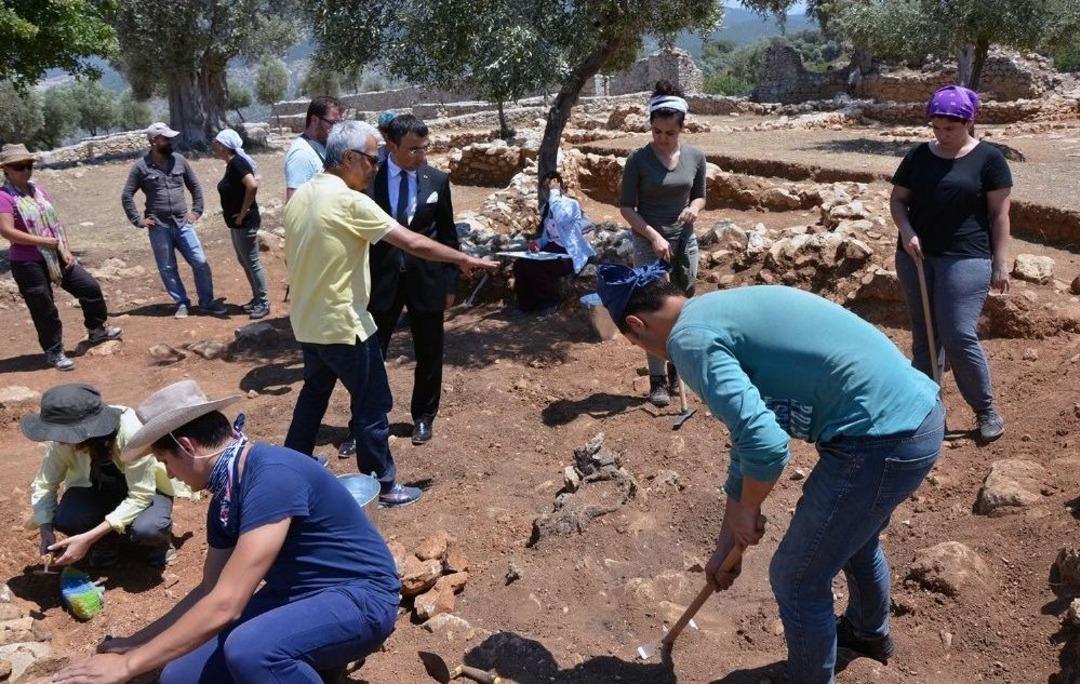 Milas&rsquo;ta Ge&ccedil;mişten G&uuml;n&uuml;m&uuml;ze Ulaşan &lsquo;menteşe Beyliği&rsquo; G&uuml;n Y&uuml;z&uuml;ne &Ccedil;ıkartılıyor