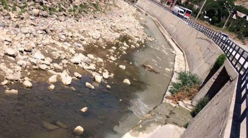 Harşit &Ccedil;ayı &Ccedil;imento Atıkları İle Kirletiliyor, Balıklar &Ouml;l&uuml;yor