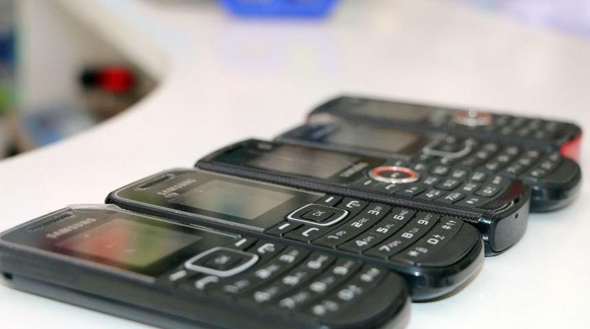 Askerler, Kamerasız Telefon Piyasasını Yeniden Canlandırdı