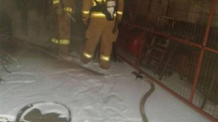 Demir At&ouml;lyesinde Yangın &Ccedil;ıktı