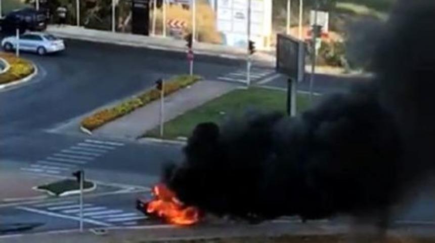 Seyir Halindeki Otomobil Alev Alev Yandı