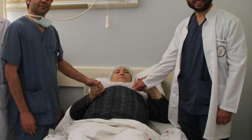 Van&rsquo;da &lsquo;laparaskopik Parsiyel Nefrektomi&rsquo; Ameliyatı