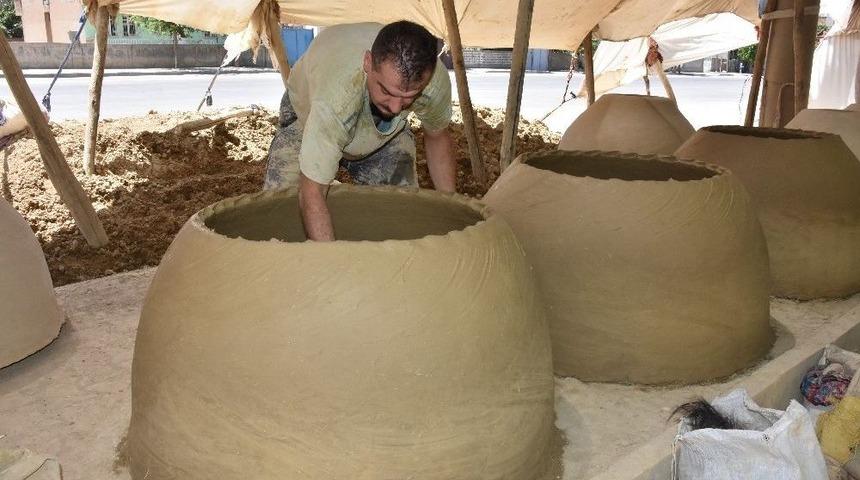 &Ccedil;amurdan Yaptığı Tandır İle Ailesini Ge&ccedil;indiriyor