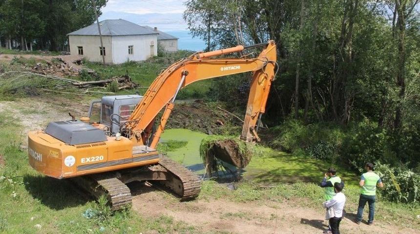 Van&rsquo;daki Sulama Kanalları Ve G&ouml;letler Temizleniyor